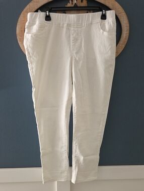 Women's Cream Pull On  Jeans. Elastic Waist. 98% Cotton.